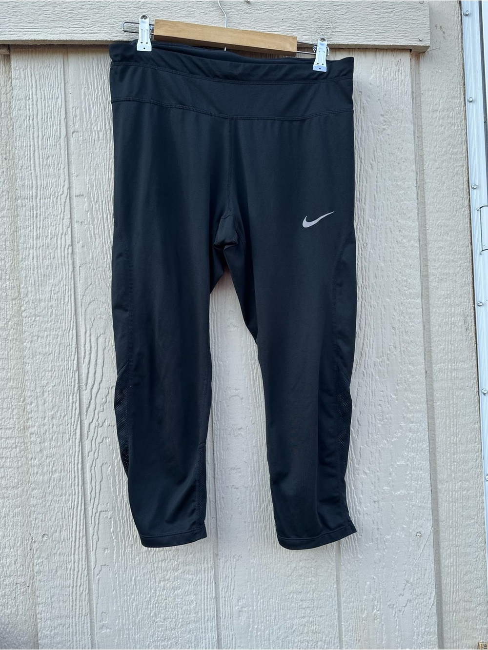 Nike women’s Black Capri Athletic Tights